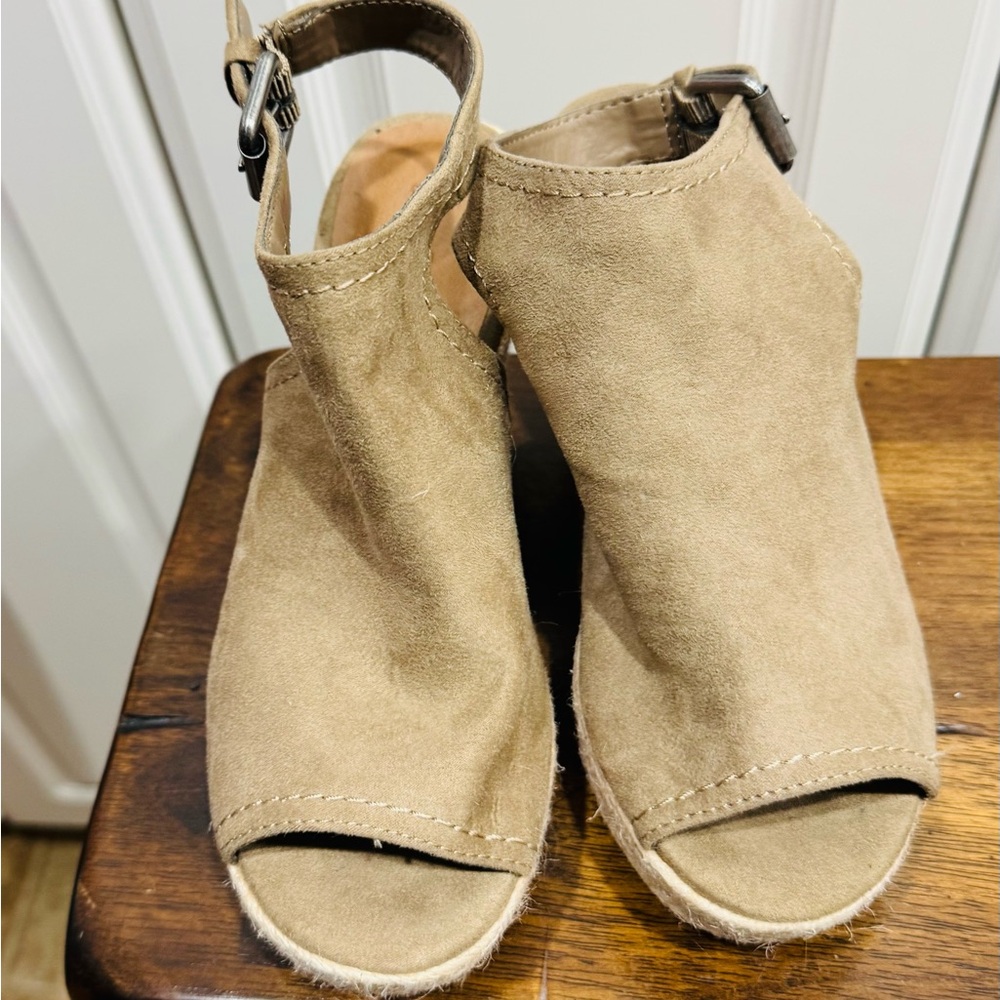 Universal Thread Beige Suede Open-Toe Mules